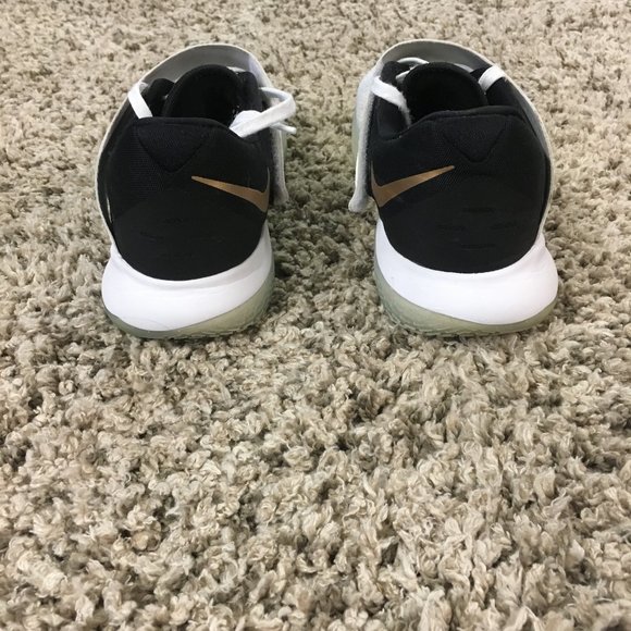 Nike Zoom Live EP Men's Basketball Shoes - Picture 3 of 8